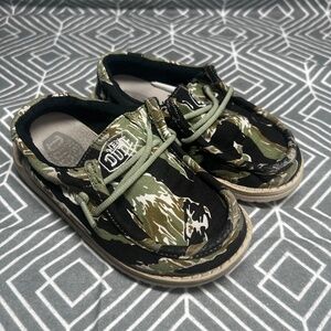 Wally Hey Dude Camo Shoes - Kids Size 9 (toddler)